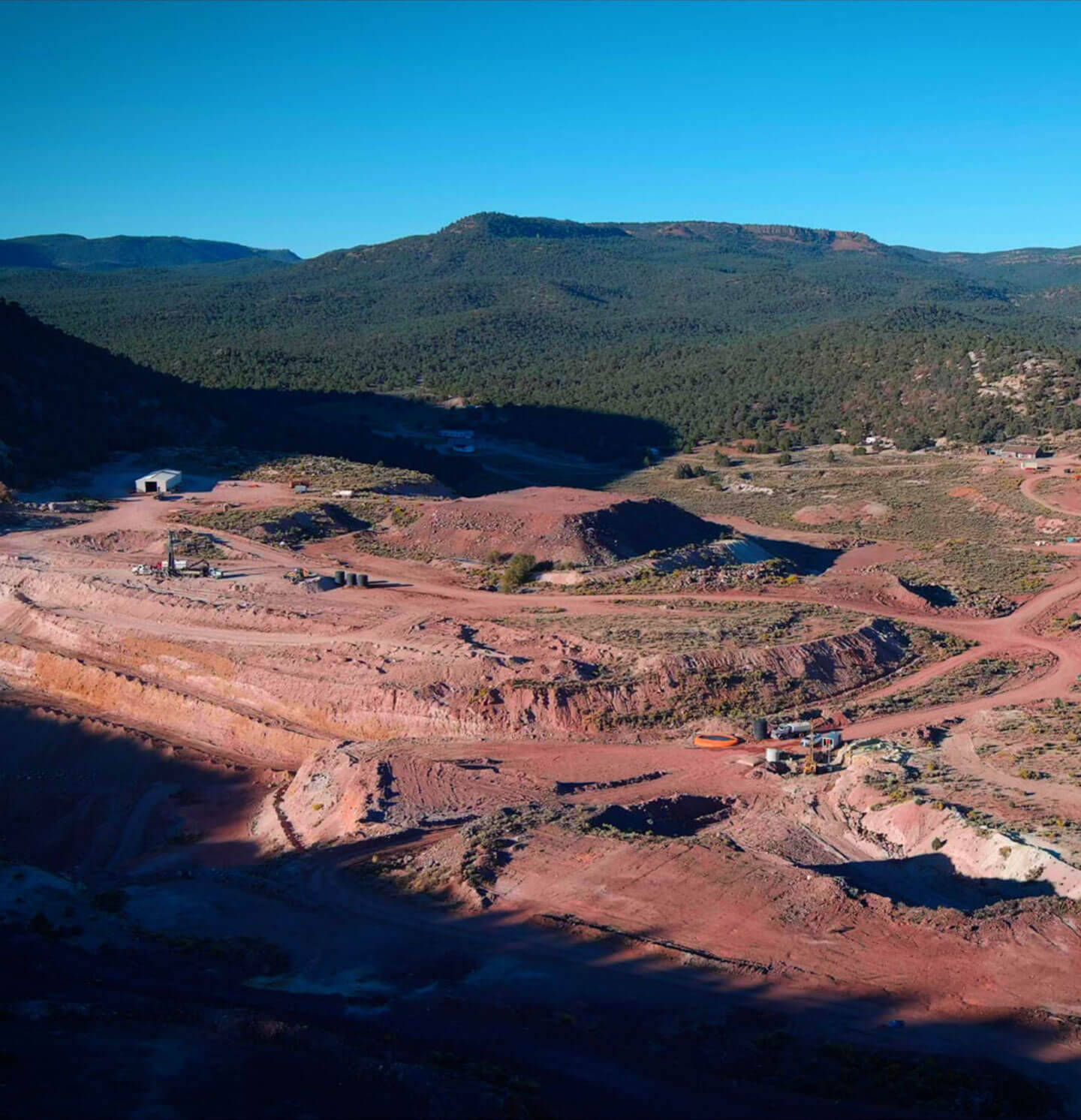 The Hallmarks of a Large Gold System